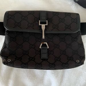 Gucci fannypack- vintage in good used condition.